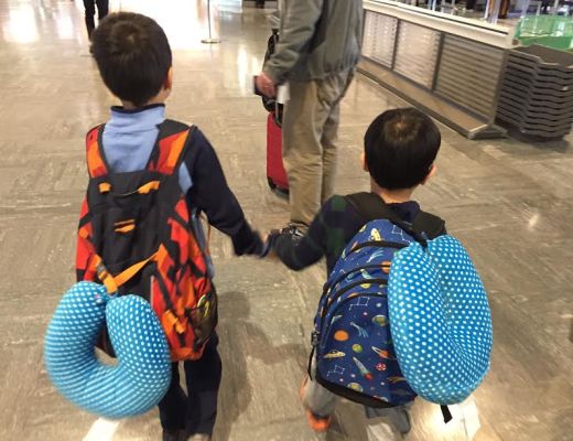 taking kids on planes - walking in airport with backpack
